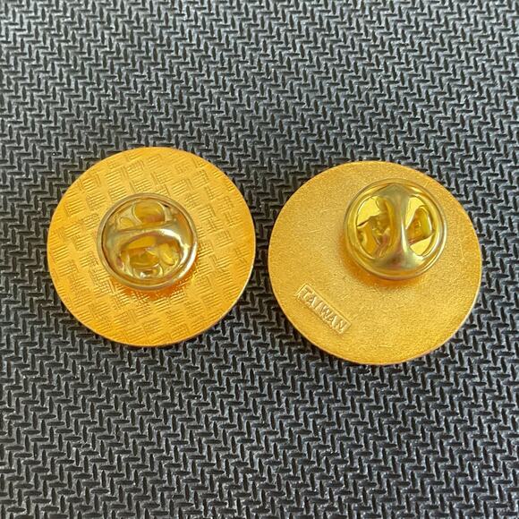 Sahib Shrine Circus Mom and Dad Pin 1992 Collectors Pins with Backs Great Cond. - Picture 5 of 6